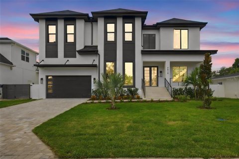 House in Tampa, Florida 5 bedrooms, 451.41 sq.m. № 2410107 - photo 2