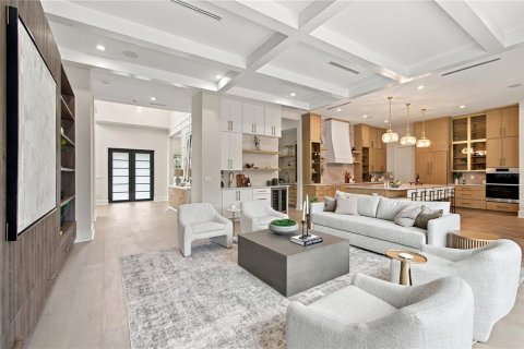 House in Tampa, Florida 5 bedrooms, 451.41 sq.m. № 2410107 - photo 25
