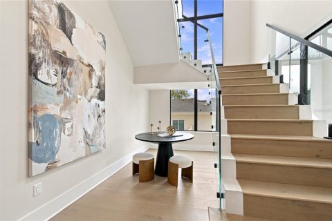 House in Tampa, Florida 5 bedrooms, 451.41 sq.m. № 2410107 - photo 13