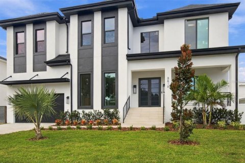 House in Tampa, Florida 5 bedrooms, 451.41 sq.m. № 2410107 - photo 3