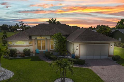 Casa en venta en Punta Gorda, Florida, 3 dormitorios, 204.2 m2 № 1775570 - foto 2