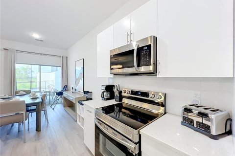 Adosado en venta en Davenport, Florida, 6 dormitorios, 242.29 m2 № 2149598 - foto 5
