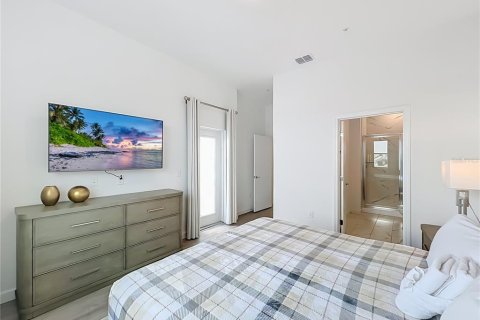 Adosado en venta en Davenport, Florida, 6 dormitorios, 242.29 m2 № 2149598 - foto 16
