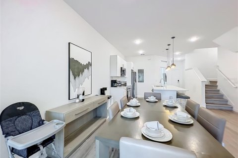 Adosado en venta en Davenport, Florida, 6 dormitorios, 242.29 m2 № 2149598 - foto 9