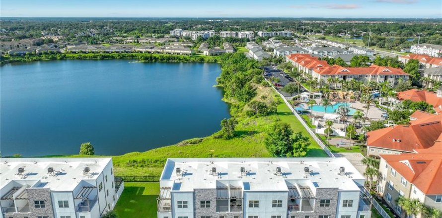 Adosado en Davenport, Florida 6 dormitorios, 242.29 m2 № 2149598