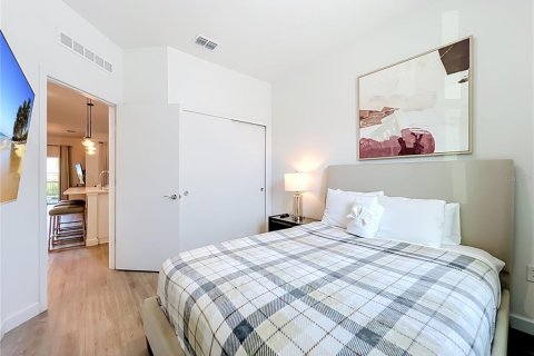 Adosado en venta en Davenport, Florida, 6 dormitorios, 242.29 m2 № 2149598 - foto 12