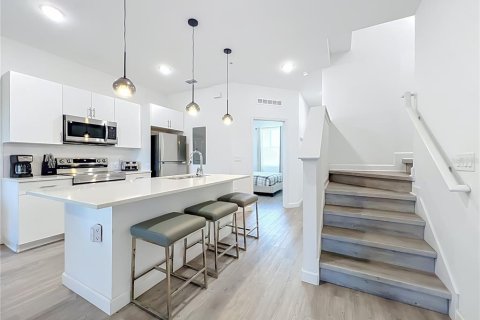 Adosado en venta en Davenport, Florida, 6 dormitorios, 242.29 m2 № 2149598 - foto 13