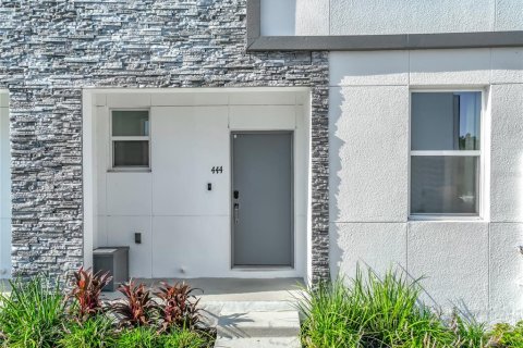 Adosado en venta en Davenport, Florida, 6 dormitorios, 242.29 m2 № 2149598 - foto 2