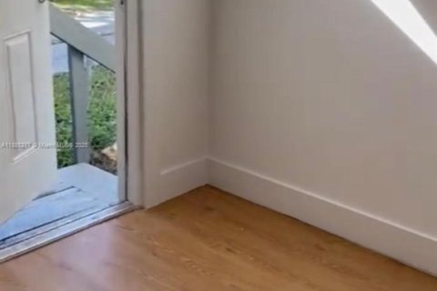 Снять в аренду квартиру в Уэст-Палм-Бич, Флорида 2 спальни, 45.71м2, № 1930641 - фото 5