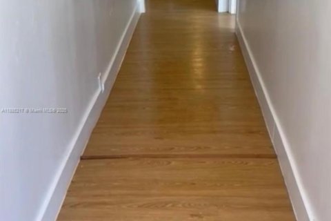 Снять в аренду квартиру в Уэст-Палм-Бич, Флорида 2 спальни, 45.71м2, № 1930641 - фото 9