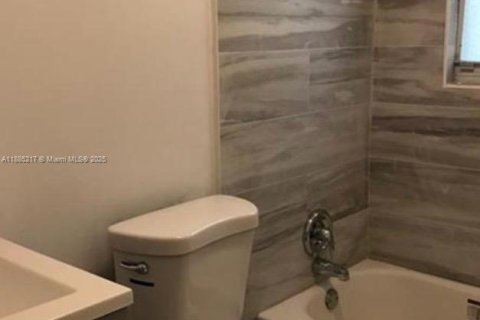 Снять в аренду квартиру в Уэст-Палм-Бич, Флорида 2 спальни, 45.71м2, № 1930641 - фото 6