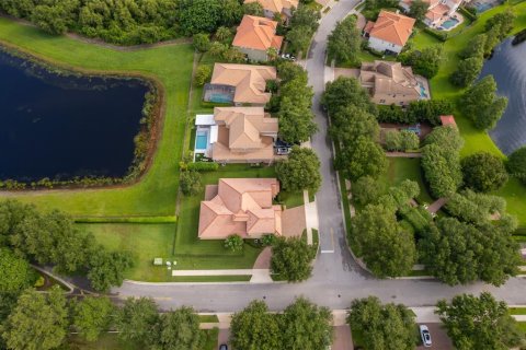 House in Winter Garden, Florida 5 bedrooms, 286.23 sq.m. № 1815383 - photo 9