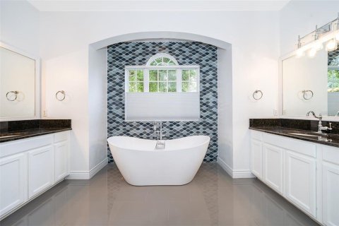 House in Winter Garden, Florida 5 bedrooms, 286.23 sq.m. № 1815383 - photo 25