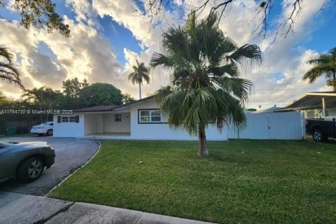House in Cutler Bay, Florida 4 bedrooms, 164.72 sq.m. № 1860114 - photo 3
