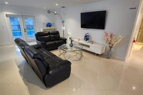 House in Cutler Bay, Florida 4 bedrooms, 164.72 sq.m. № 1860114 - photo 5