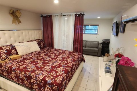 House in Cutler Bay, Florida 4 bedrooms, 164.72 sq.m. № 1860114 - photo 12
