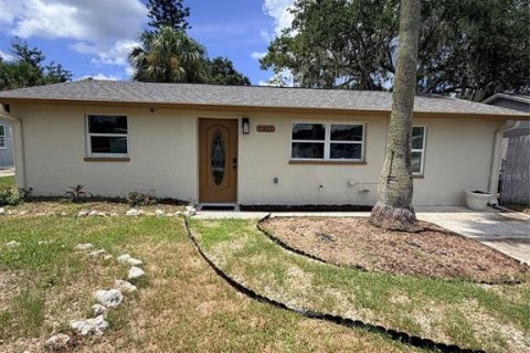 House in New Port Richey, Florida 3 bedrooms, 99.59 sq.m. № 2280307