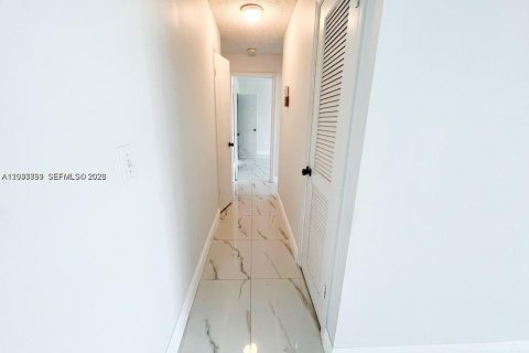 Copropriété à louer à Fort Lauderdale, Floride: 2 chambres, 111.48 m2 № 2154605 - photo 10