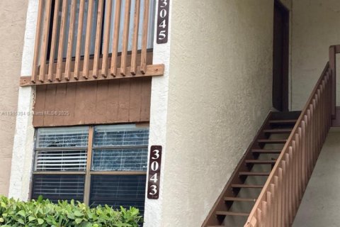 Condo in Coral Springs, Florida, 2 bedrooms  № 1973783 - photo 1