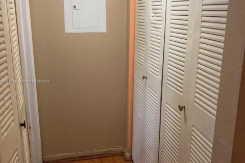 Condo in Coral Springs, Florida, 2 bedrooms  № 1973783 - photo 16