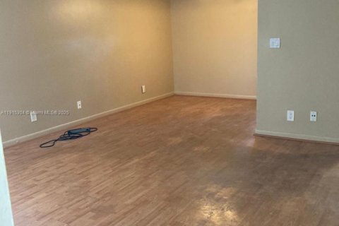 Condo in Coral Springs, Florida, 2 bedrooms  № 1973783 - photo 2