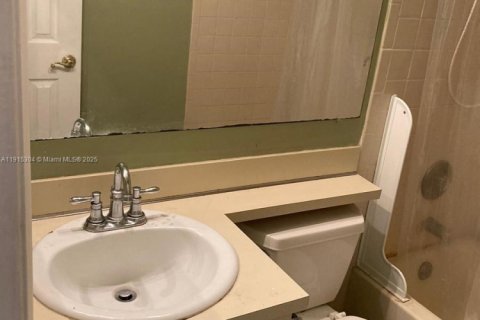 Condo in Coral Springs, Florida, 2 bedrooms  № 1973783 - photo 11