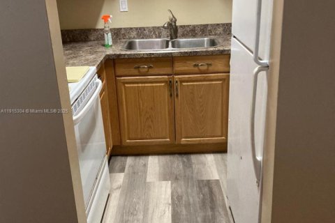 Condo in Coral Springs, Florida, 2 bedrooms  № 1973783 - photo 3