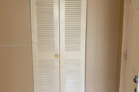 Condo in Coral Springs, Florida, 2 bedrooms  № 1973783 - photo 8