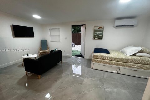 Immobilier commercial à louer à Miami, Floride: 1 chambre, 125.7 m2 № 2407459 - photo 4