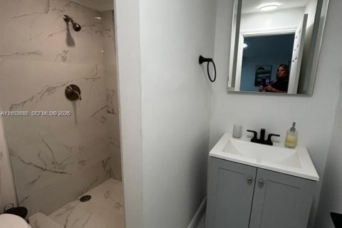 Immobilier commercial à louer à Miami, Floride: 1 chambre, 125.7 m2 № 2407459 - photo 8