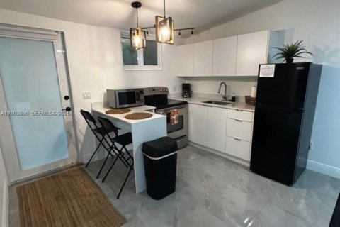 Immobilier commercial à louer à Miami, Floride: 1 chambre, 125.7 m2 № 2407459 - photo 7