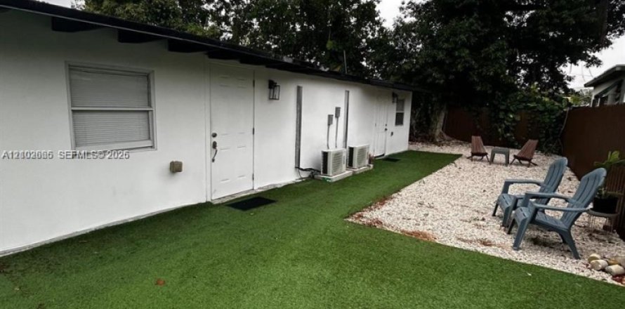Immobilier commercial à Miami, Floride 1 chambre, 125.7 m2 № 2407459