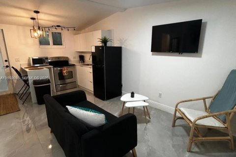 Immobilier commercial à louer à Miami, Floride: 1 chambre, 125.7 m2 № 2407459 - photo 6