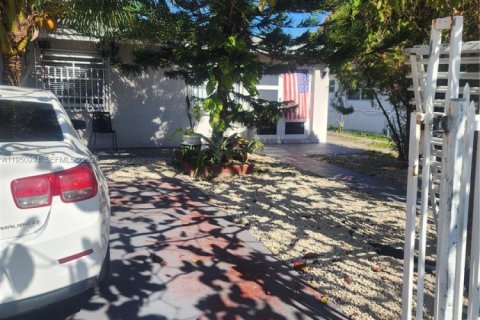 Villa ou maison à vendre à Miami, Floride: 3 chambres, 148.27 m2 № 2007088 - photo 5