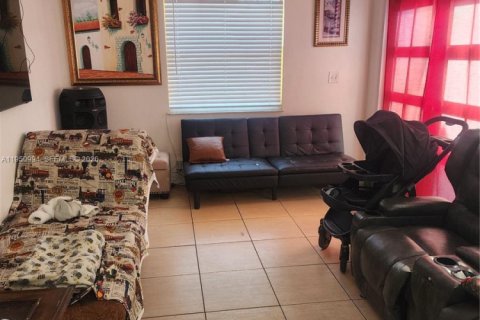 Villa ou maison à vendre à Miami, Floride: 3 chambres, 148.27 m2 № 2007088 - photo 9