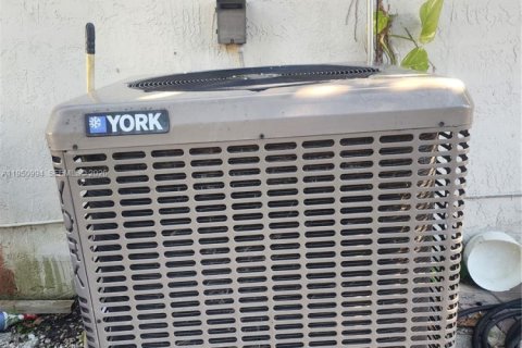 Villa ou maison à vendre à Miami, Floride: 3 chambres, 148.27 m2 № 2007088 - photo 7