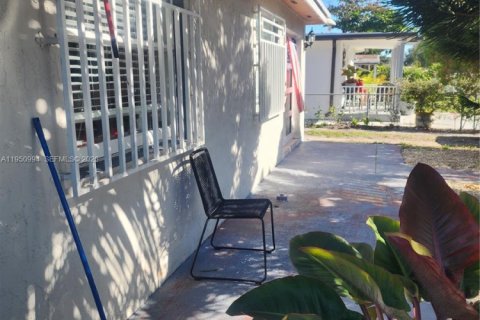 Villa ou maison à vendre à Miami, Floride: 3 chambres, 148.27 m2 № 2007088 - photo 2