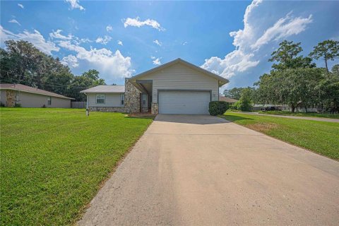 House in Ocala, Florida 3 bedrooms, 139.54 sq.m. № 1878095 - photo 1