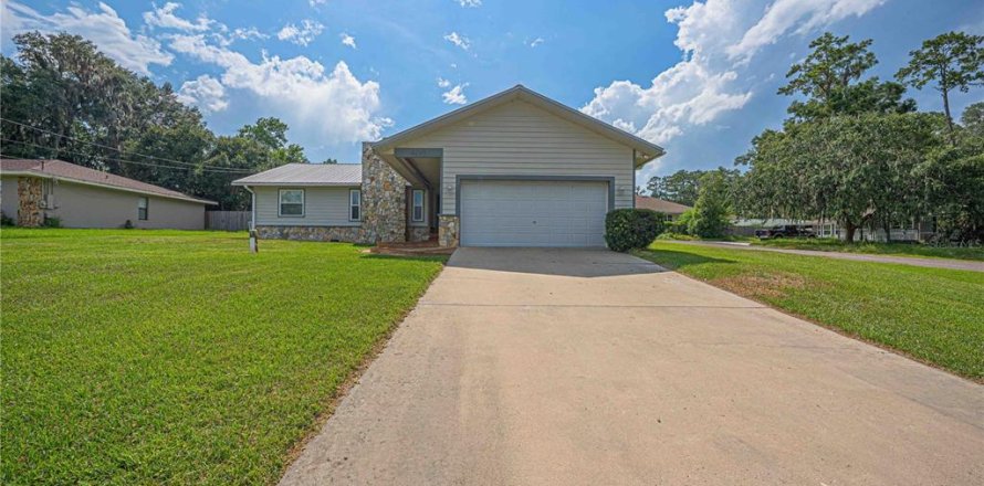 House in Ocala, Florida 3 bedrooms, 139.54 sq.m. № 1878095