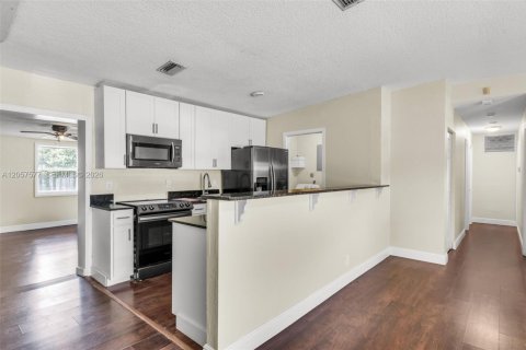 Casa en venta en North Lauderdale, Florida, 3 dormitorios, 117.52 m2 № 2260261 - foto 9