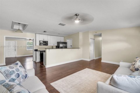 Casa en venta en North Lauderdale, Florida, 3 dormitorios, 117.52 m2 № 2260261 - foto 8