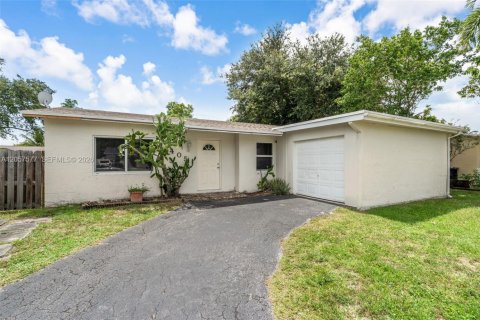 Casa en North Lauderdale, Florida 3 dormitorios, 117.52 m2 № 2260261