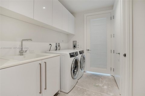 Condominio en venta en Sunny Isles Beach, Florida, 5 dormitorios, 336.77 m2 № 2274998 - foto 21