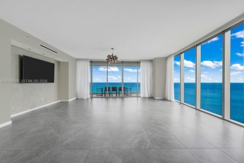 Condominio en venta en Sunny Isles Beach, Florida, 5 dormitorios, 336.77 m2 № 2274998 - foto 3