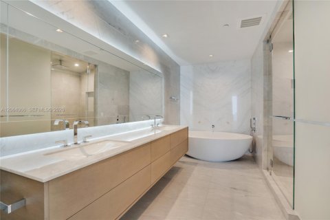 Condominio en venta en Sunny Isles Beach, Florida, 5 dormitorios, 336.77 m2 № 2274998 - foto 9