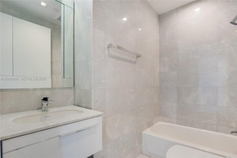 Condominio en venta en Sunny Isles Beach, Florida, 5 dormitorios, 336.77 m2 № 2274998 - foto 16