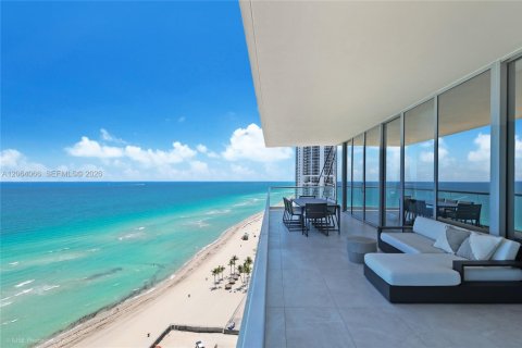 Condominio en venta en Sunny Isles Beach, Florida, 5 dormitorios, 336.77 m2 № 2274998 - foto 20