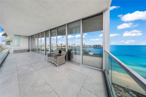 Condominio en venta en Sunny Isles Beach, Florida, 5 dormitorios, 336.77 m2 № 2274998 - foto 17