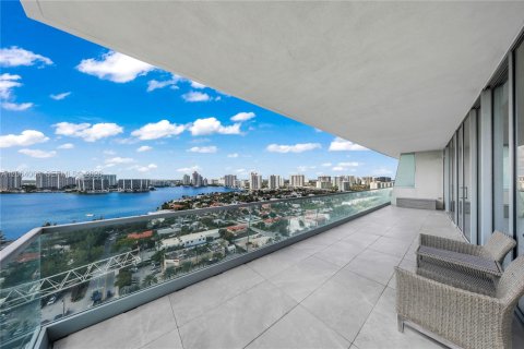 Condominio en venta en Sunny Isles Beach, Florida, 5 dormitorios, 336.77 m2 № 2274998 - foto 14