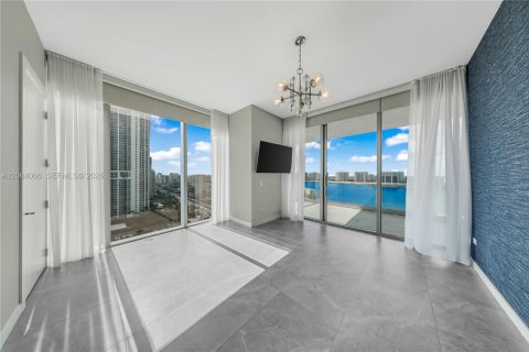 Condominio en venta en Sunny Isles Beach, Florida, 5 dormitorios, 336.77 m2 № 2274998 - foto 15